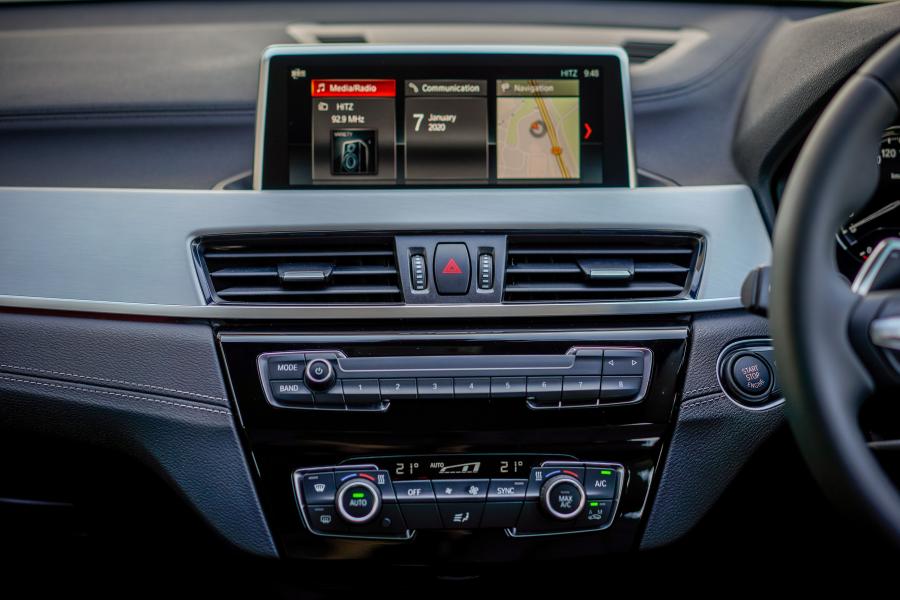 Детали интерьера BMW X1 sDrive20i M Sport 2019 года  (MY) (фото 21 из 23)